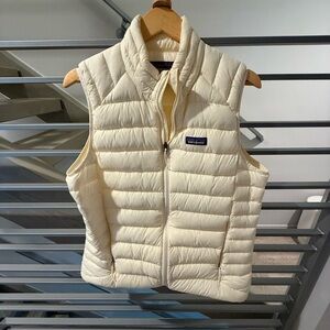 Patagonia Off-White Down Sweater Puffer Vest - Women’s XL - Like new
